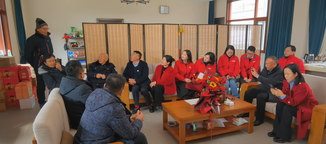 昊東公司一行看望胡正先老紅軍，聆聽那段可歌可泣的英雄歷史